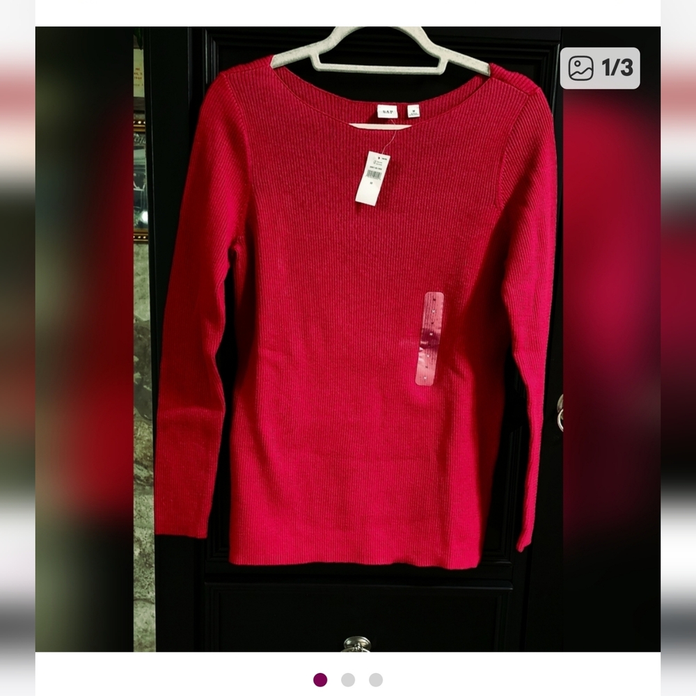 GAP M Red Sweater NWT
